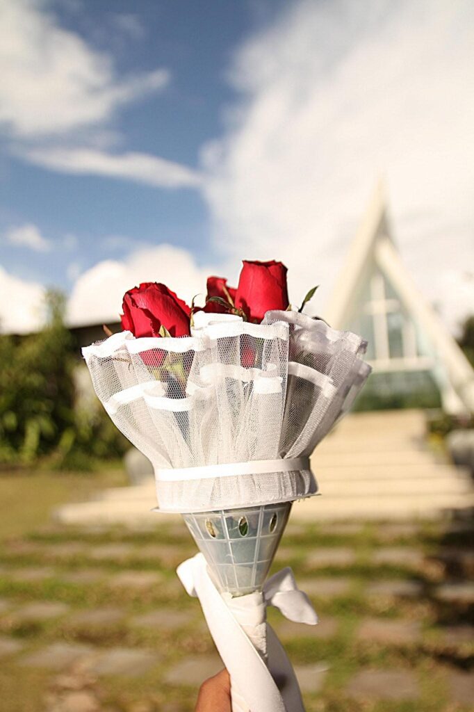 flowers, hand bouqet, church, blur, focus, wedding, groom, bride, couple, happiness, love, blurred, religion, blurry, christ, worship, chapel